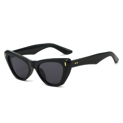 Gafas de sol cat-eye chunky en color negro — montura acetato con remaches dorados | Cientosiete