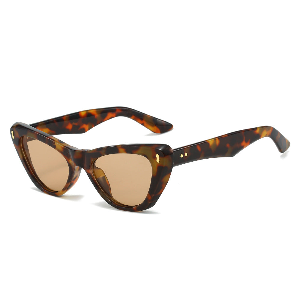 Gafas de sol cat-eye chunky en color leopardo y champán — montura acetato con remaches dorados | Cientosiete